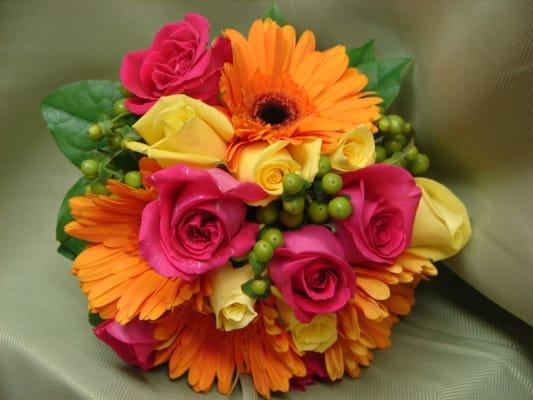 Tropical colors in a  bouquet. Perfect for a Beach Wedding.