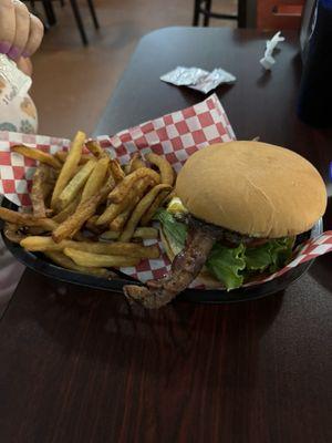 Bacon burger w/fries