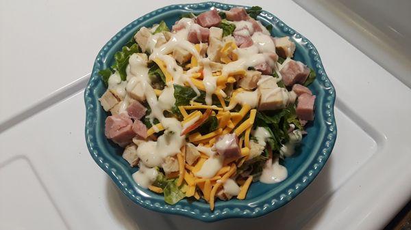 7-Eleven Country Style Chef Salad: Ham, white meat chicken, cheddar cheese, romaine lettuce, red cabbage, carrot, ranch dressing