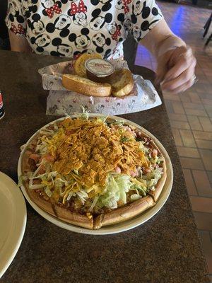 Taco Pizza & garlic cheese bread