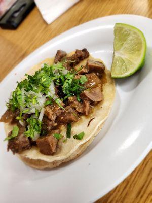 Taco de lengua yum yummy  I thought I was only gonna be able to have1. At the end i eat 3