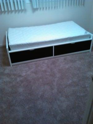 Trundle bed