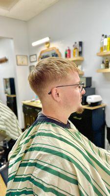 Haircut done by Laniac_the_barber

Booking link.  https://Lane.as.me/   

Instagram page @laniac_the_barber