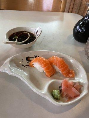 salmon nigiri