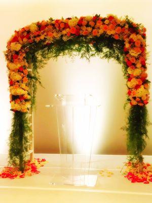 Arc decorations are available with natural as well as artificial flowers for events indoor and outdoor