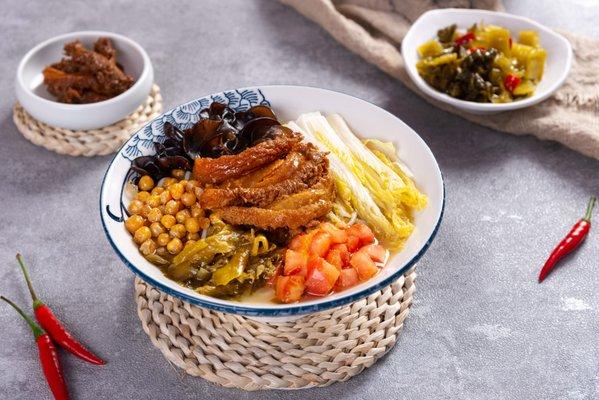 Sauerkraut Soup Beef Tripe Rice Noodles (酸菜牛肚米粉）