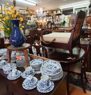 Waldans Antiques & Vintage Furniture