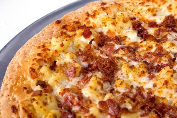 The Winter Pie!  Creamy mac & cheese, bacon, & mozzarella!