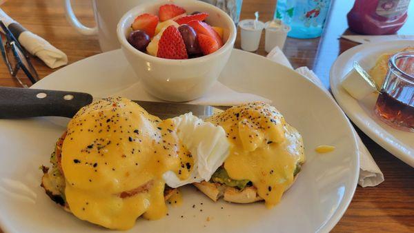 Avocado eggs benedict