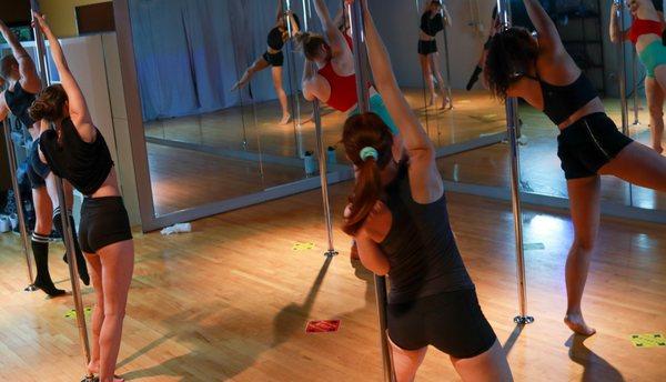 beginner pole dance class