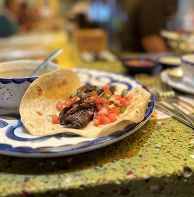 Beef fajita taco al carbon.