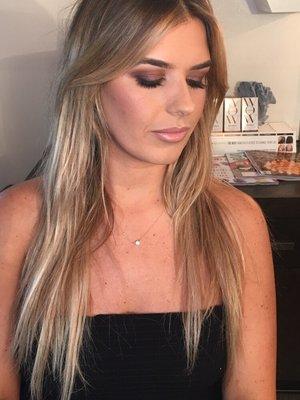 Smokey eye, highlight and contour with nude lip