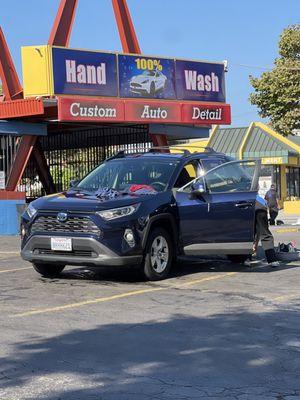 10 guys working the vacuums and only one guy drying and doing everything else to the car seems inefficient.