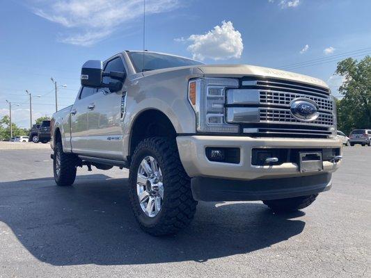 2018 F250 four-wheel-drive crew cab platinum gold 84,000 miles $68,000 on sale!!!