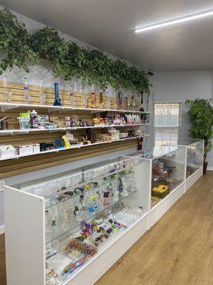 GLASS, grinders, trays, scales, storage, papers, cones, wraps, cleaners, batteries, delta, CBD, pre-rolls, disposables, carts, flower & more