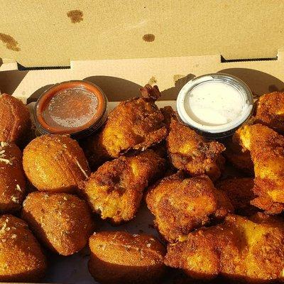 Chicken wings & garlic knots