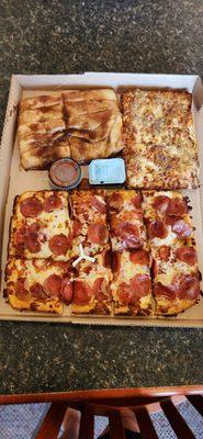 Big Dinner Box with 3 Pizzas