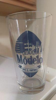 Cerveza Modelo Beer Glass