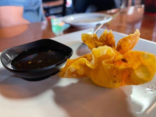 Crab cheese wontons