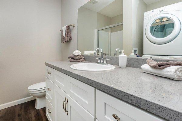 MASTER ON SUITE BATHROOM W/ FULL SIZE WASHER & DRYER