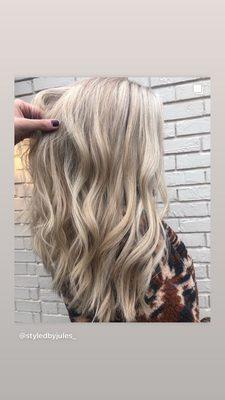 Blonding color services