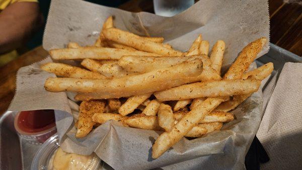 Small fries. Crispy but bland even with all the seasoning.