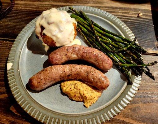 Sausages with a pretzel dumpling and asparagus