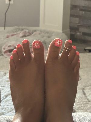 Going on 2 weeks and these toes have been in a pool and a few beaches. They still look brand new.