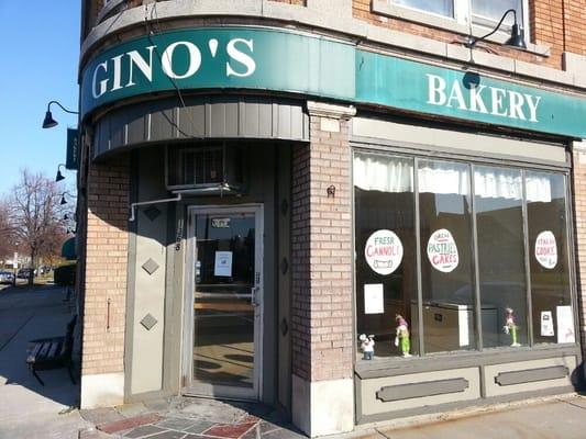 Fresh cannolI, yum!