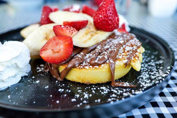 Nutella & strawberries pancake