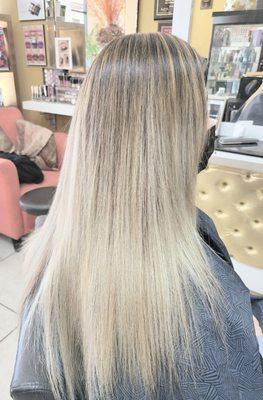 BLONDE BALAYAGE  BY HOLLY