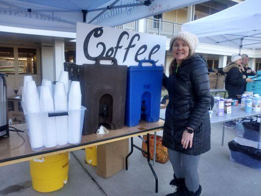 Both coffee and hot chocolate available for runners and walkers.