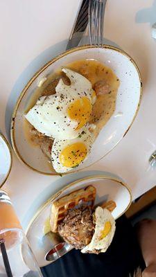 Biscuits and gravy, Everly Chicken Waffle