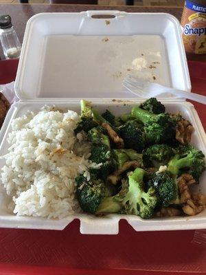 Chicken w/ broccoli and white rice