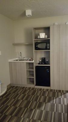 Little area with sink, mini fridge,  microwave and coffee service.