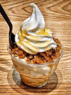 This is a masterpiece dessert, the perfect ending to a great meal. Yogurt soft serve, honey and baklava!