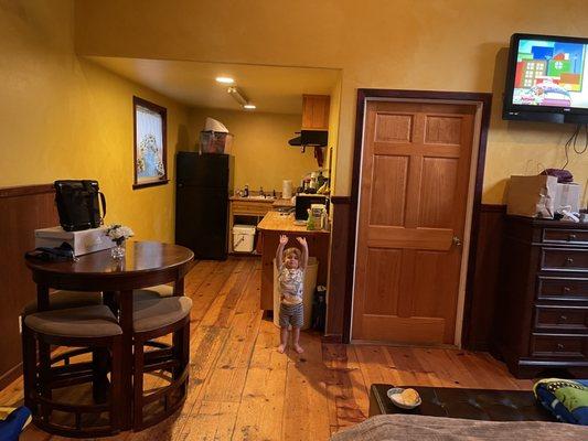 Kitchen, dining table, door to bathroom