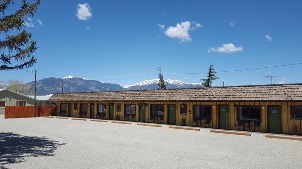 10 newly renovated rooms.  Best prices and quality in Chaffee County.