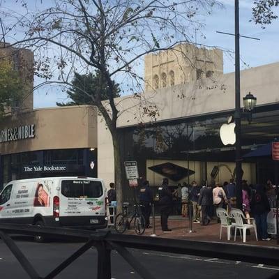 Apple Store at Yale and Yale bookstore