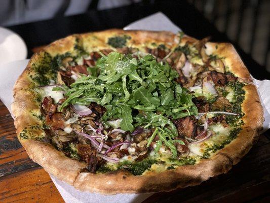 Pesto bacon pizza