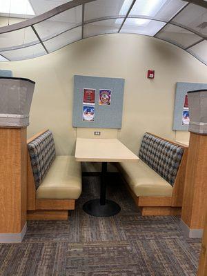 Outlets and booths to study