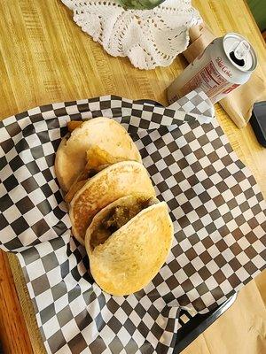 Gorditas de chile verde y de chile relleno!