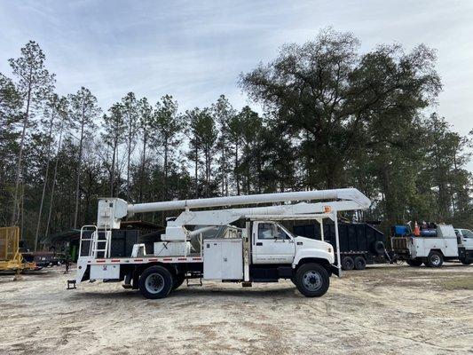 Bucket truck