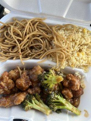 General Tsos Chicken lunch plate