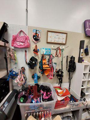 Pet leashes and harnesses