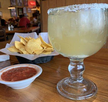 Excellent Texas margarita, decent chips & salsa