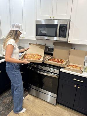 16" Thin Crust Pizza Caesar Salad