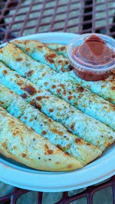 Cheezy Bread Stix | Instagram: @telephonesmoothie