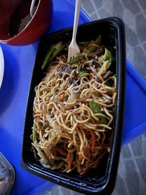 Veggie lo mein