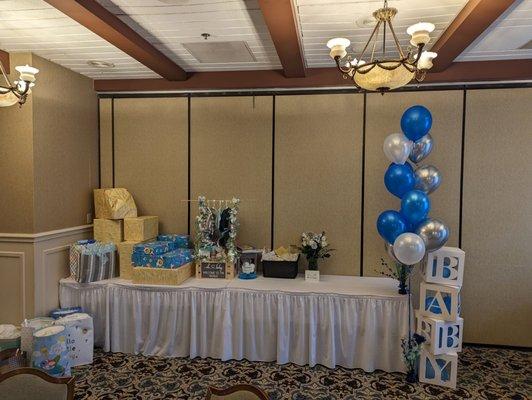 Gift table setup